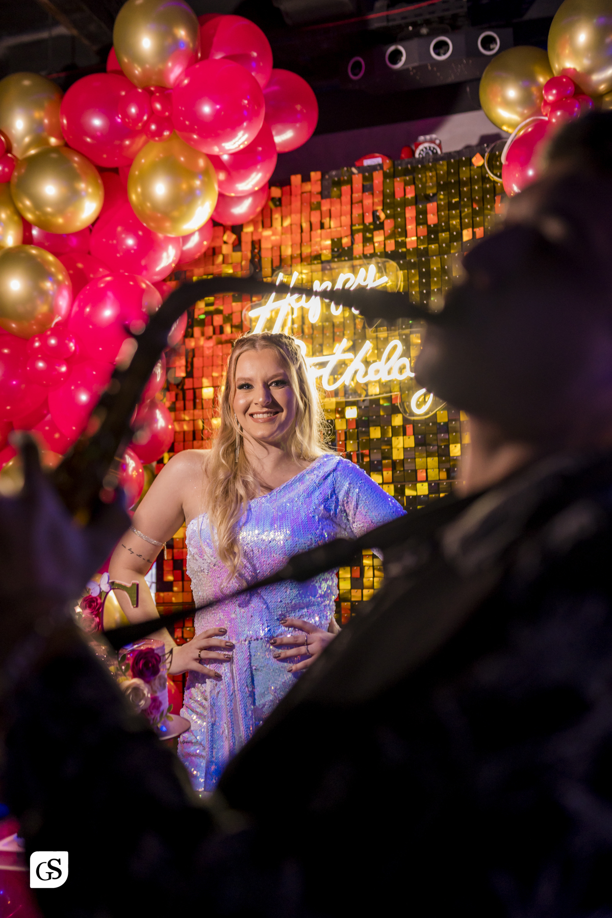 cobertura fotografica com fotógrafo paraense gui sampaio no gramophone café em belém do pará dos 20 anos da linda aniversariante comemorando com sua familia e amigos em uma festa memoravel 