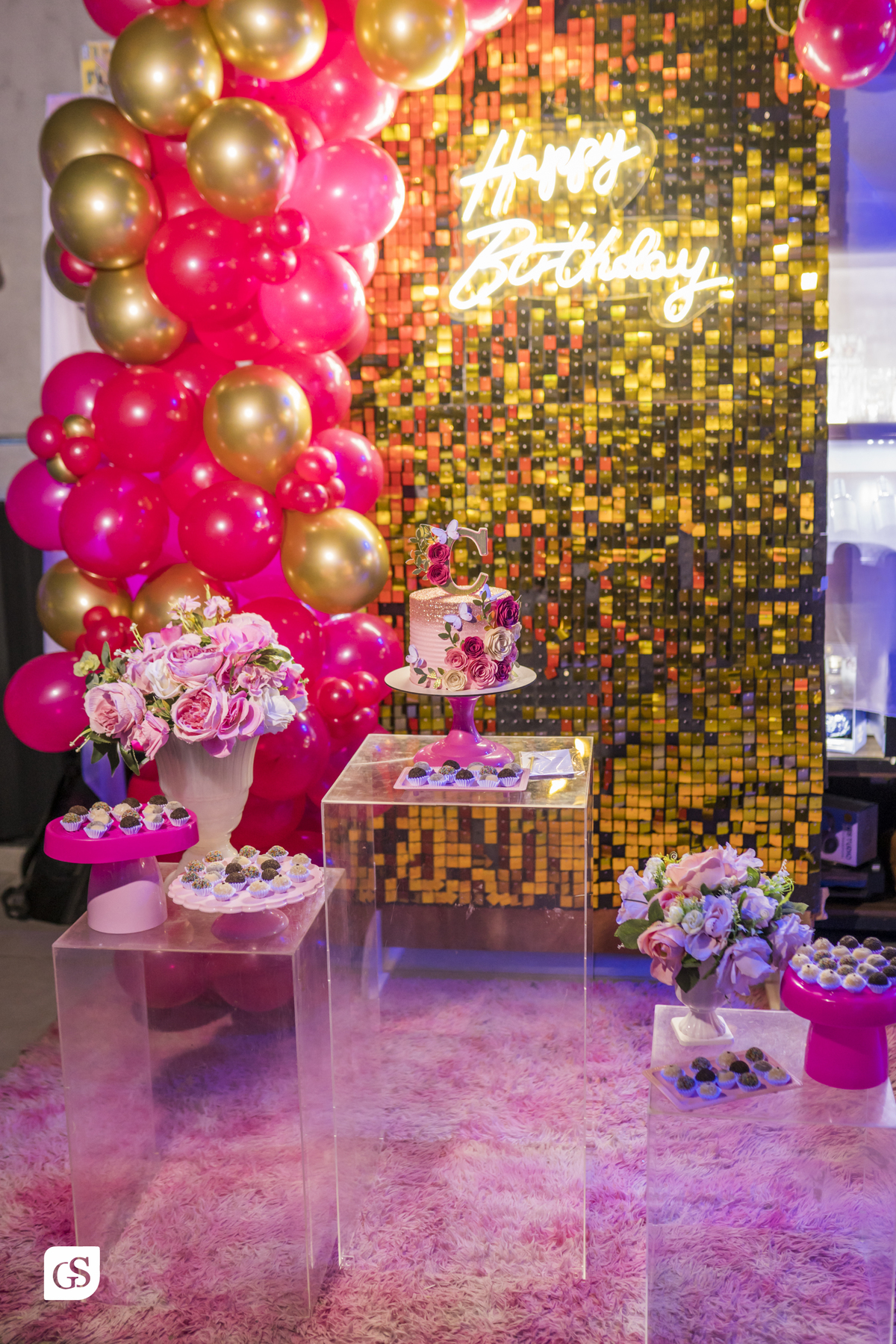 cobertura fotografica com fotógrafo paraense gui sampaio no gramophone café em belém do pará dos 20 anos da linda aniversariante comemorando com sua familia e amigos em uma festa memoravel 