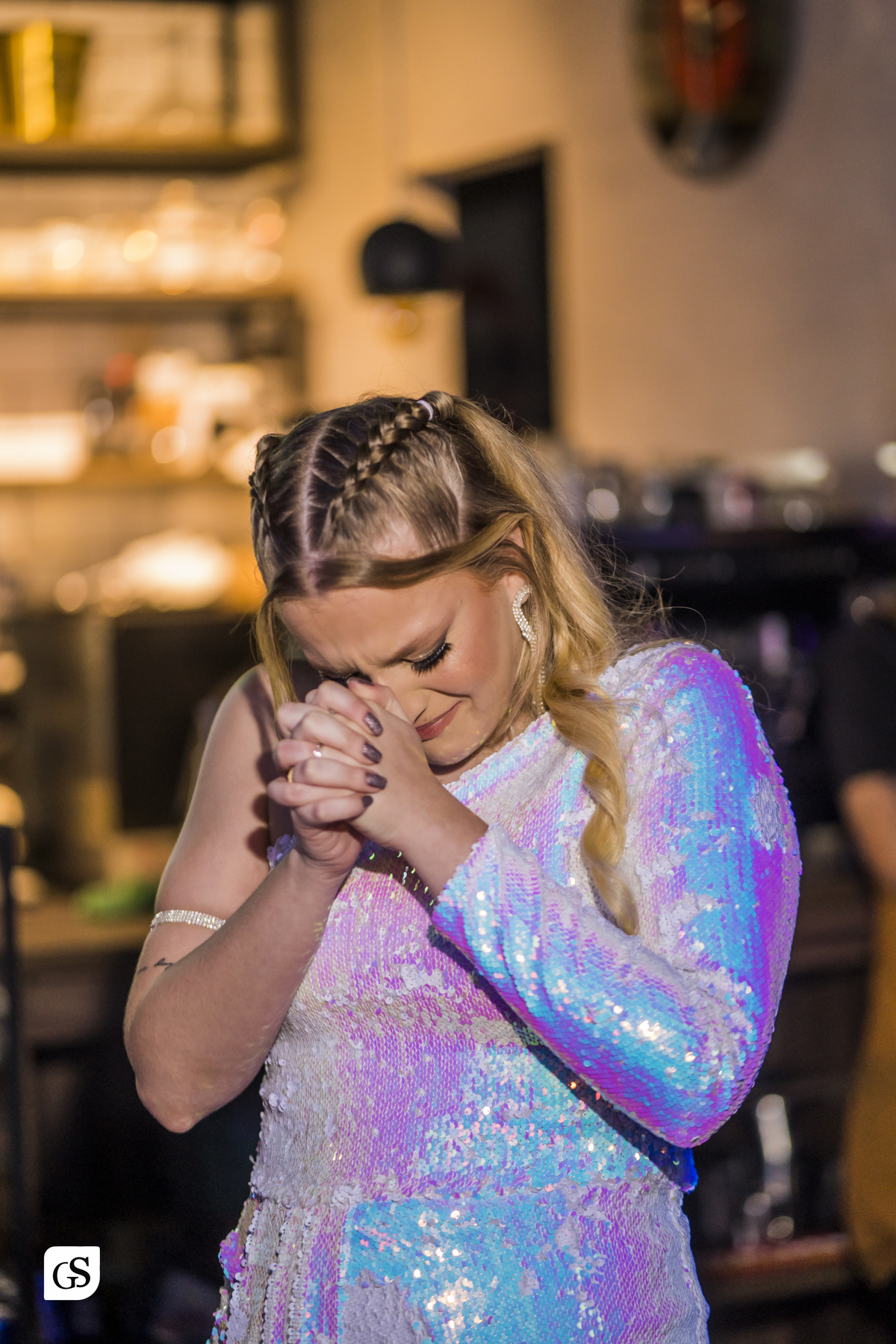 cobertura fotografica com fotógrafo paraense gui sampaio no gramophone café em belém do pará dos 20 anos da linda aniversariante comemorando com sua familia e amigos em uma festa memoravel 