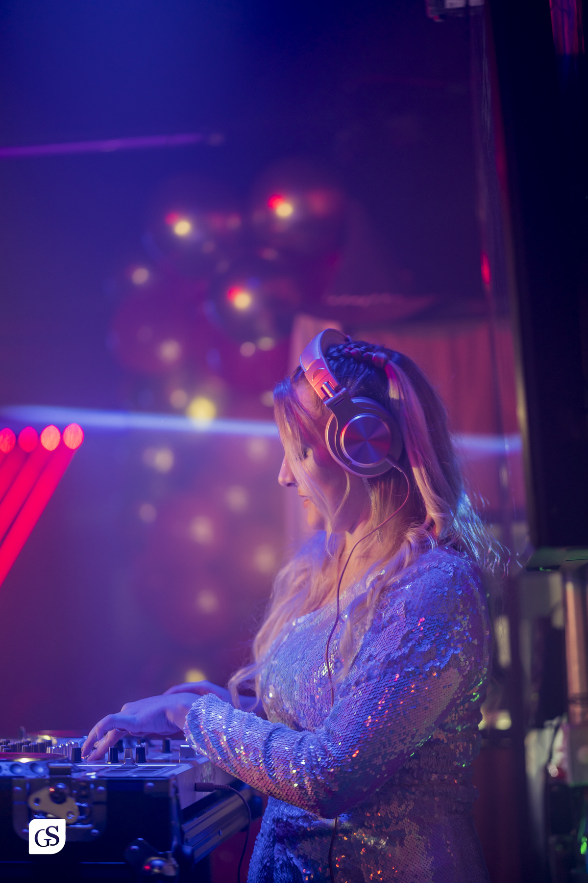 cobertura fotografica com fotógrafo paraense gui sampaio no gramophone café em belém do pará dos 20 anos da linda aniversariante comemorando com sua familia e amigos em uma festa memoravel 