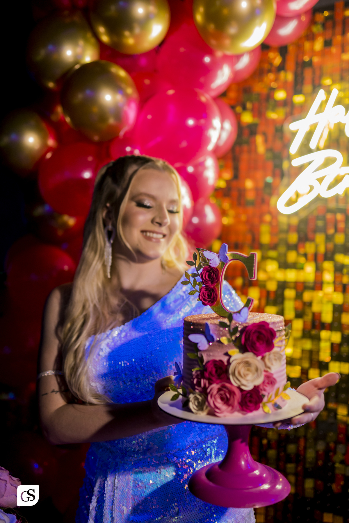 cobertura fotografica com fotógrafo paraense gui sampaio no gramophone café em belém do pará dos 20 anos da linda aniversariante comemorando com sua familia e amigos em uma festa memoravel 