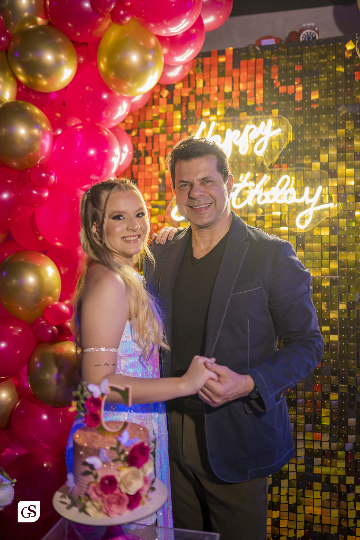 cobertura fotografica com fotógrafo paraense gui sampaio no gramophone café em belém do pará dos 20 anos da linda aniversariante comemorando com sua familia e amigos em uma festa memoravel 