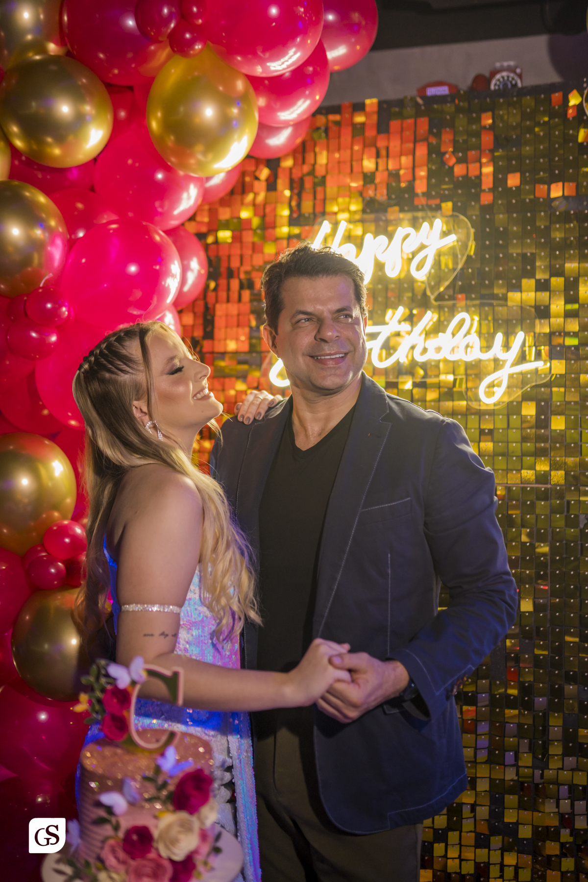 cobertura fotografica com fotógrafo paraense gui sampaio no gramophone café em belém do pará dos 20 anos da linda aniversariante comemorando com sua familia e amigos em uma festa memoravel 