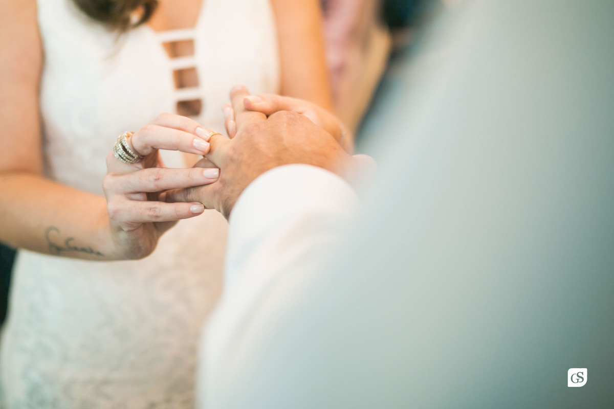 casamento civil no cartório  Belém PA momento da aliança 