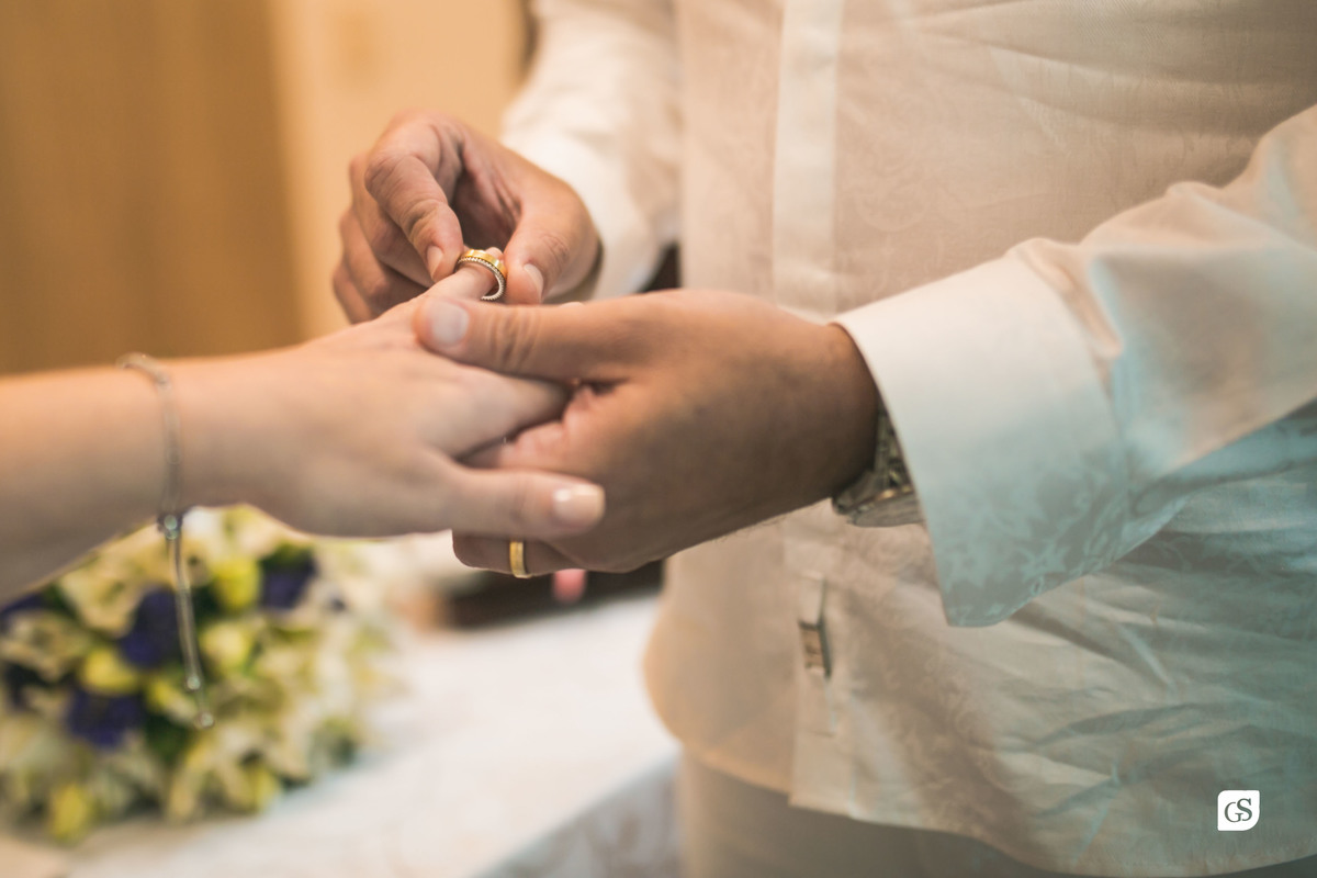 casamento civil no cartório  Belém PA momento da aliança 