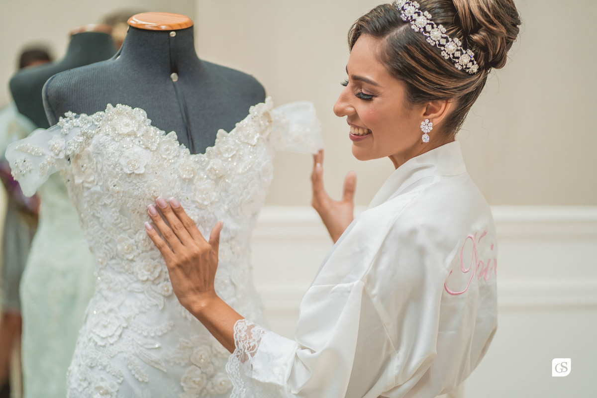 Making Off da noiva com vestido de noiva no  salão jr fiel 