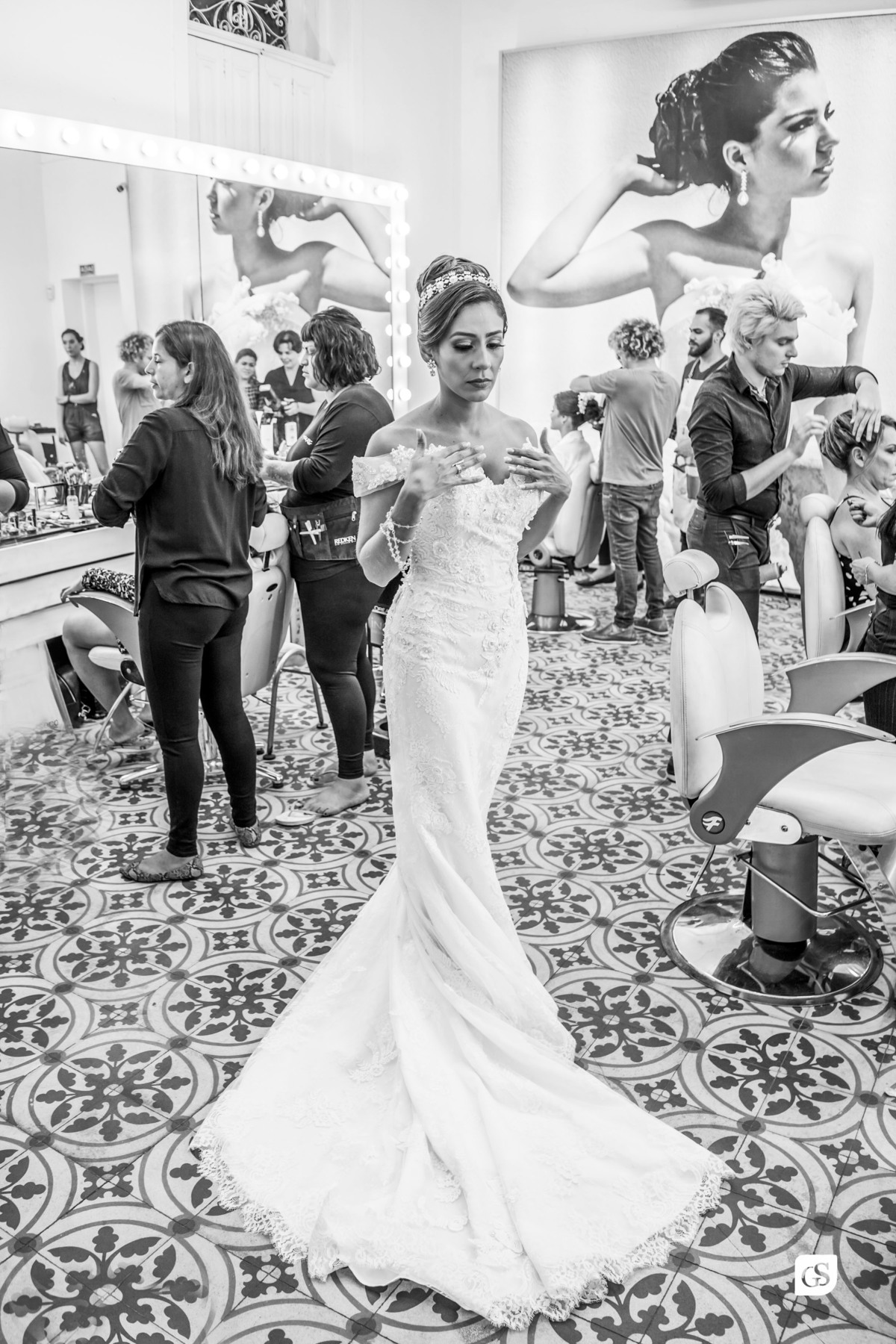 Making Off da noiva com vestido de noiva no  salão jr fiel 