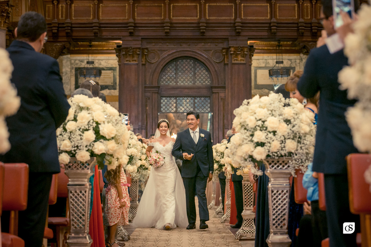 entrada da noiva na igreja