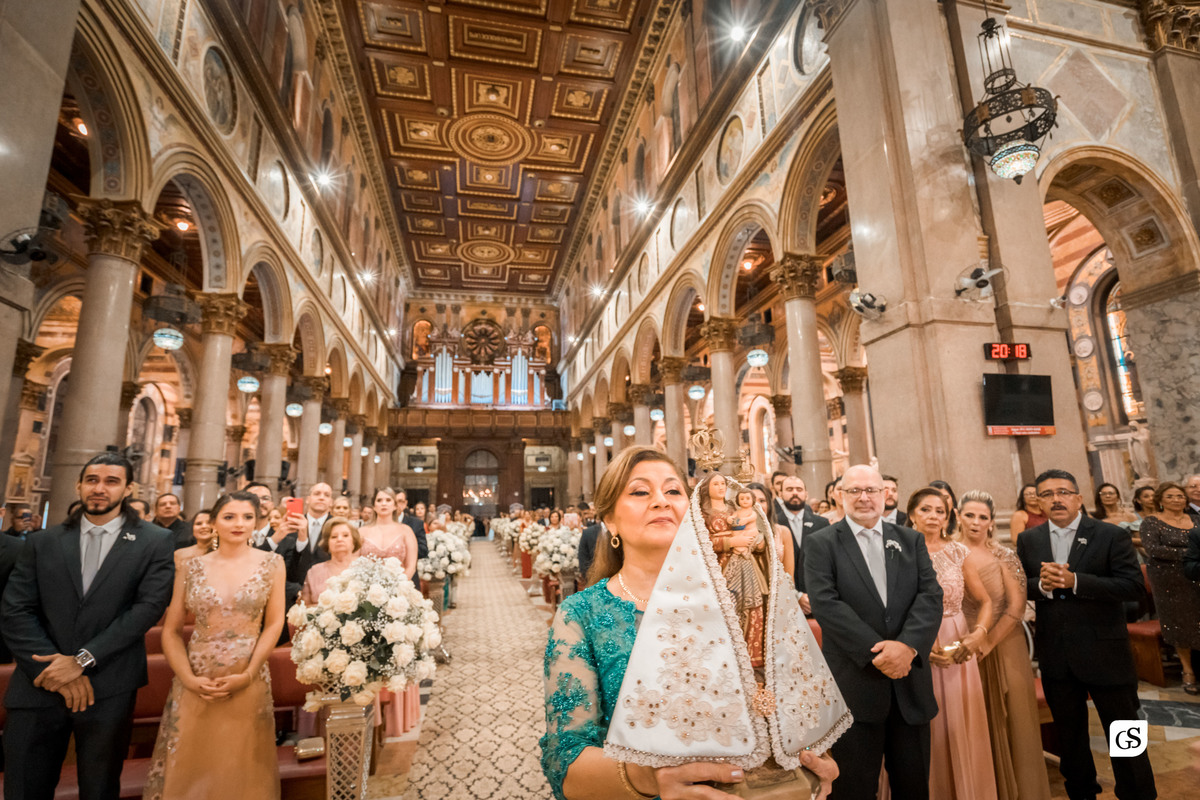 entrada de nossa senhora na igreja