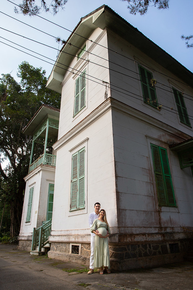 Casa histórica do Jardim Botânico do Rio de Janeiro compondo cenário de ensaio de gestante.