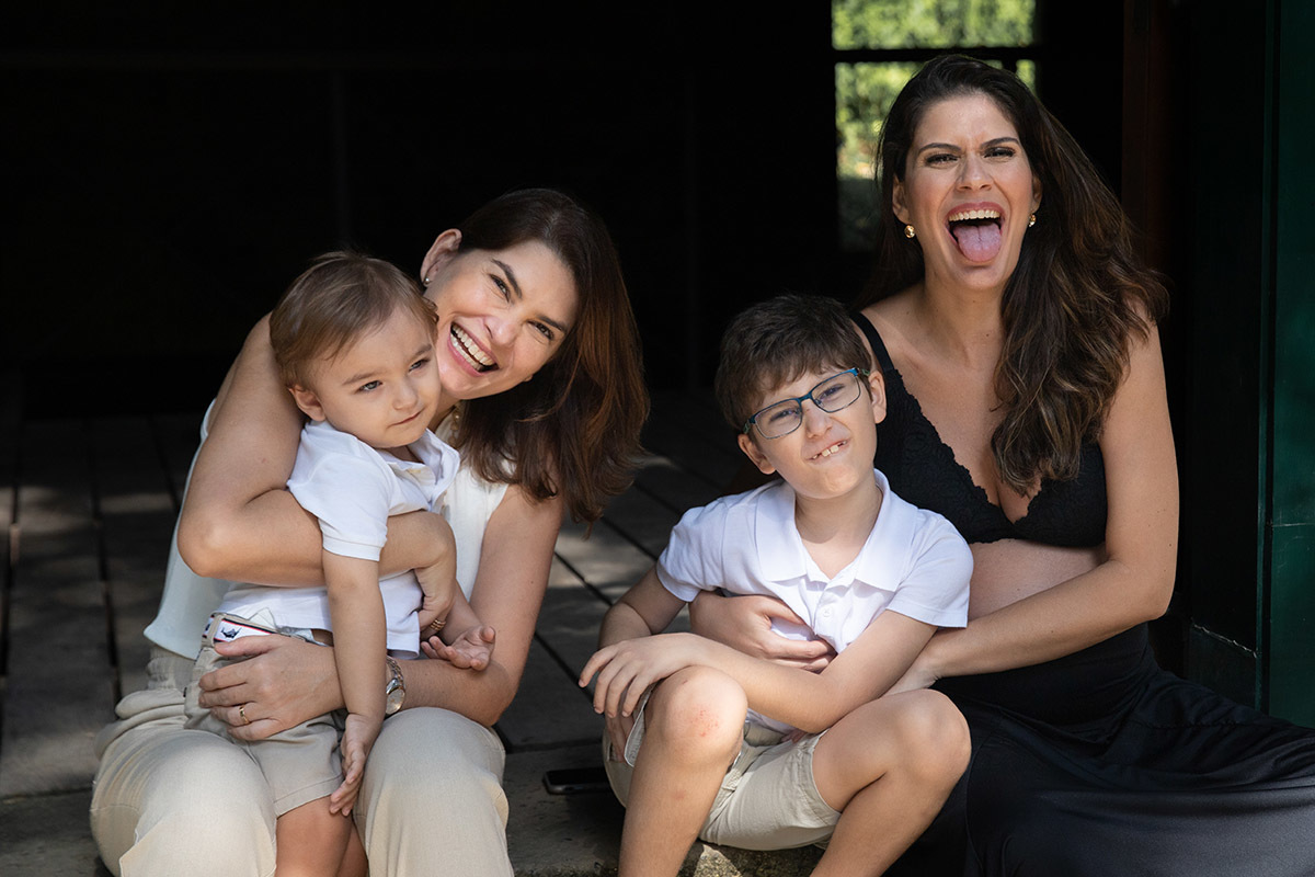 Foto de família no Jardim Botânico RJ, durante ensaio de gestante.