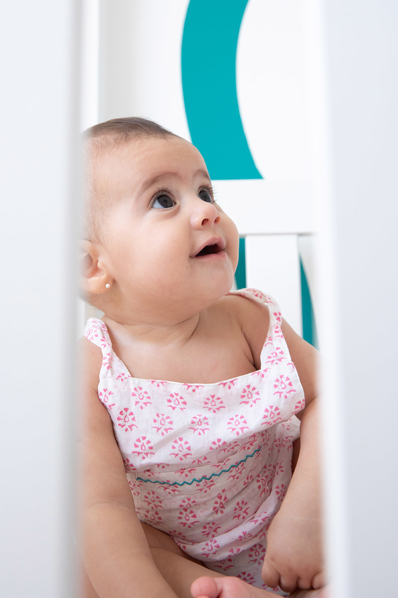 Ensaio de bebê: Marina sorrindo, no Rio de Janeiro.