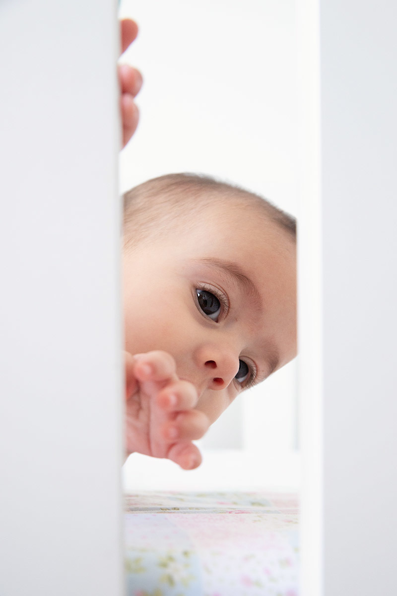 Ensaio de bebê: Marina no berço, no Rio de Janeiro.