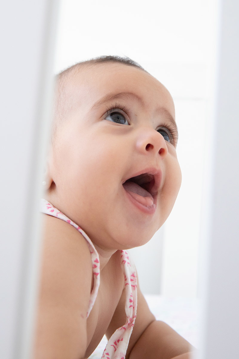 Ensaio de bebê: Marina no berço, no Rio de Janeiro.