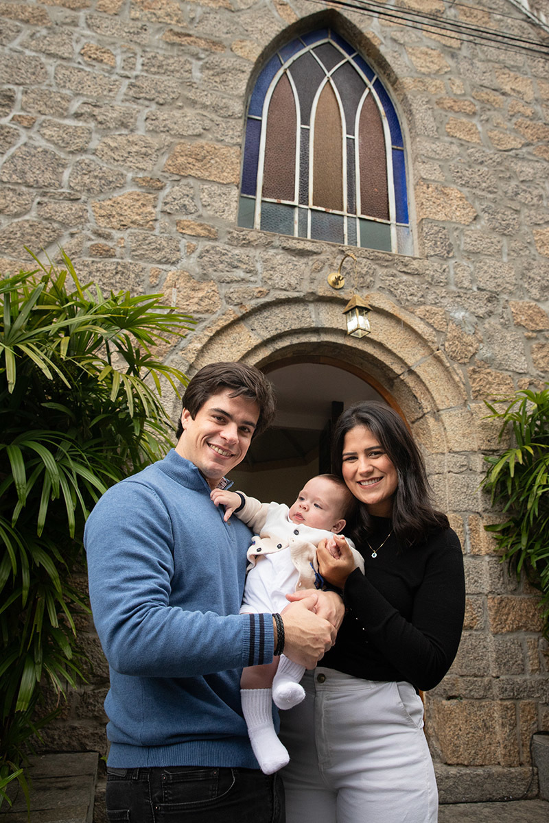 Eduardo no colo dos tios: Batizado na Igreja de Santa Ignez, Gávea, Rio de Janeiro.