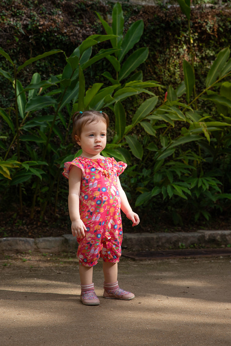 Ensaio de Família: Gaby no jardim no Rio de Janeiro.
