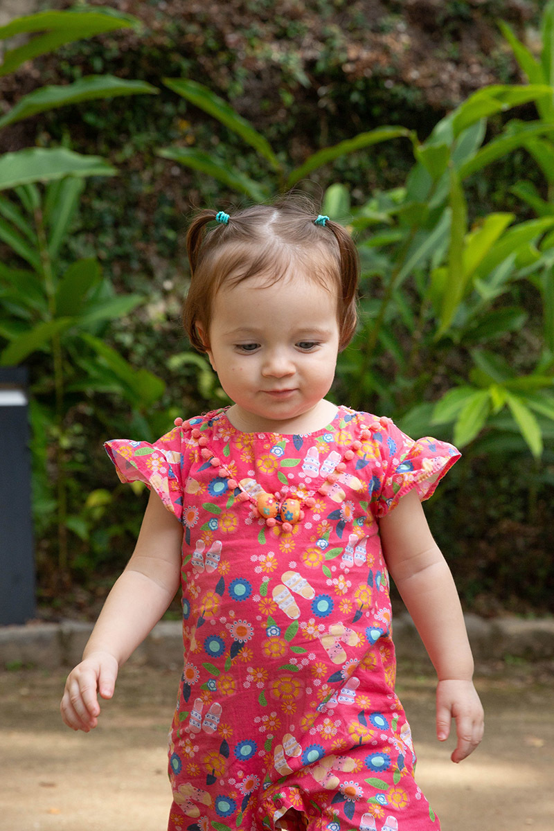 Ensaio de Família: Gaby no jardim no Rio de Janeiro.
