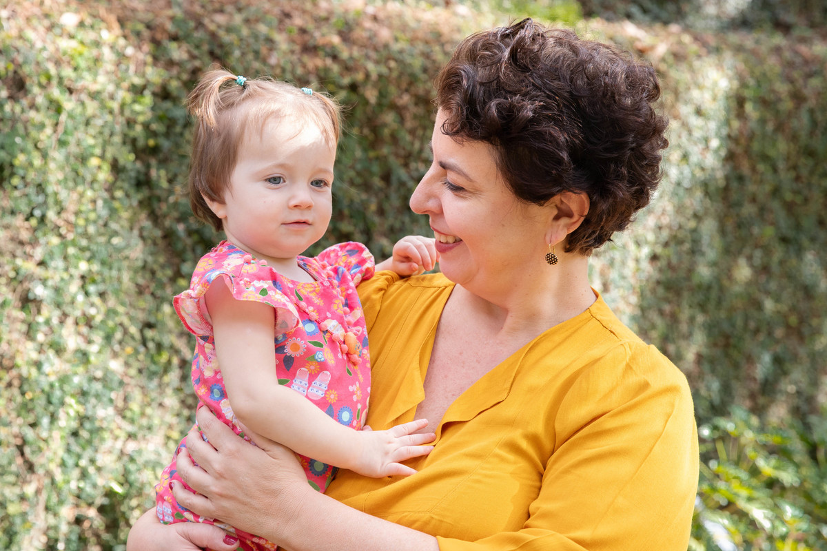 Ensaio de Família: Gaby no colo da Marta no Rio de Janeiro.