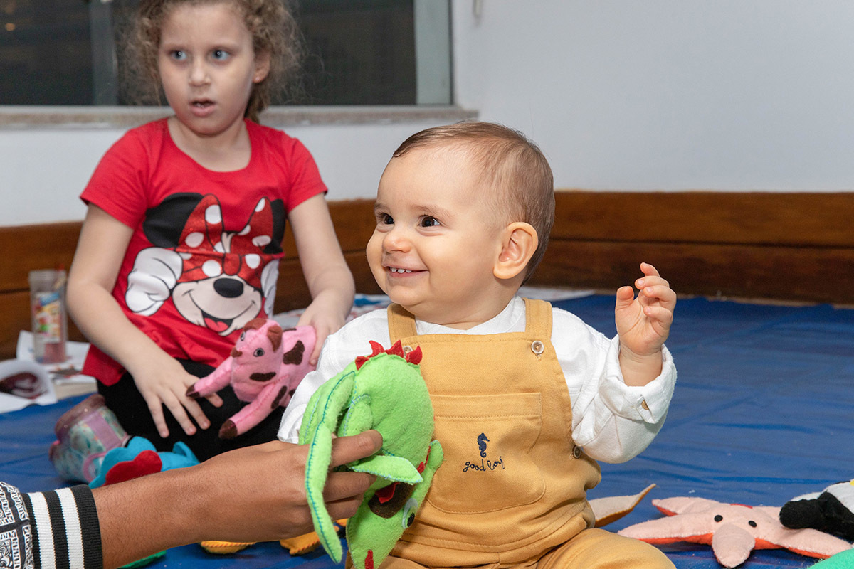 Festa de aniversário de 1 ano do Leonardo: Léo brincando no Rio de Janeiro.