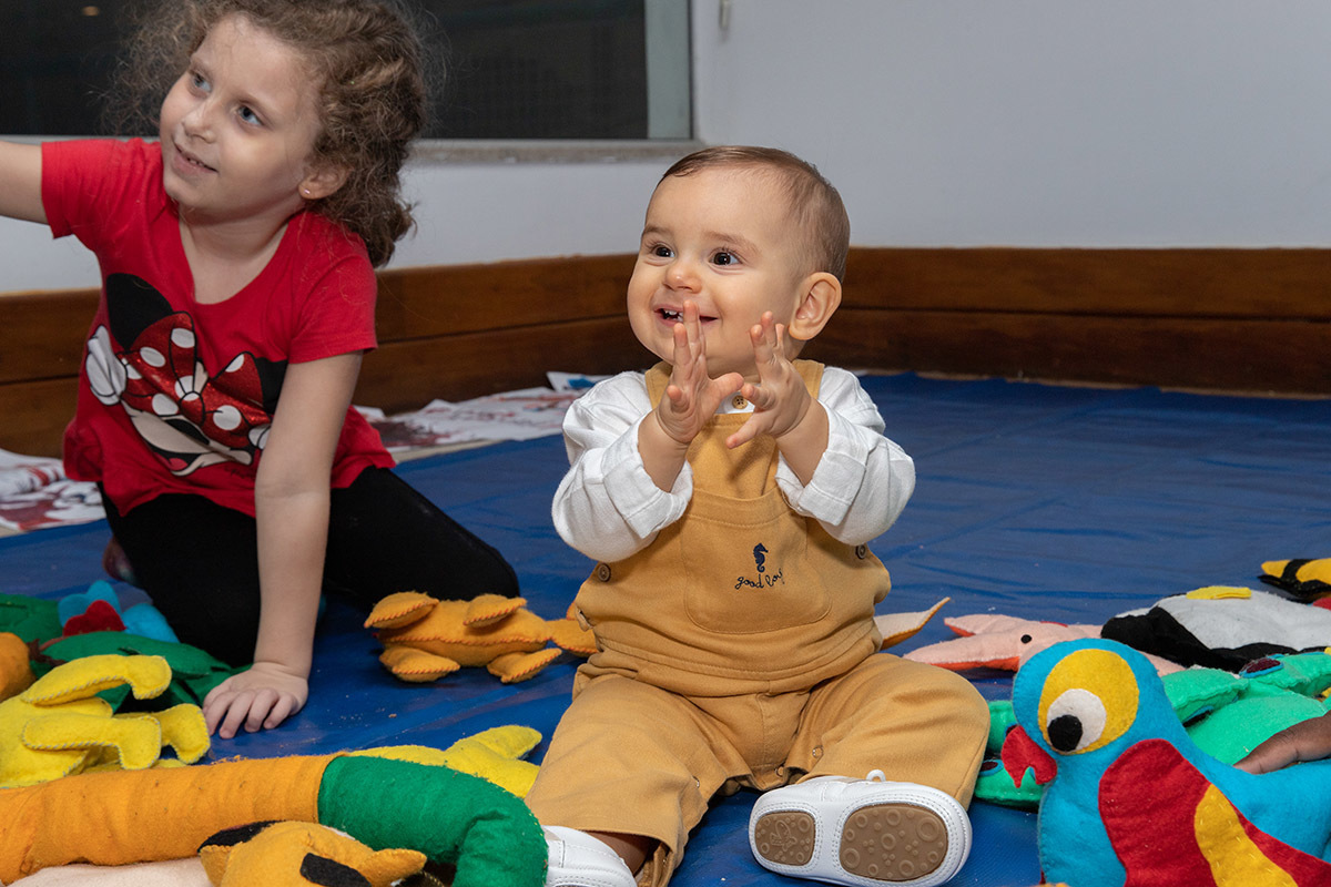 Festa de aniversário de 1 ano do Leonardo: Léo brincando no Rio de Janeiro.