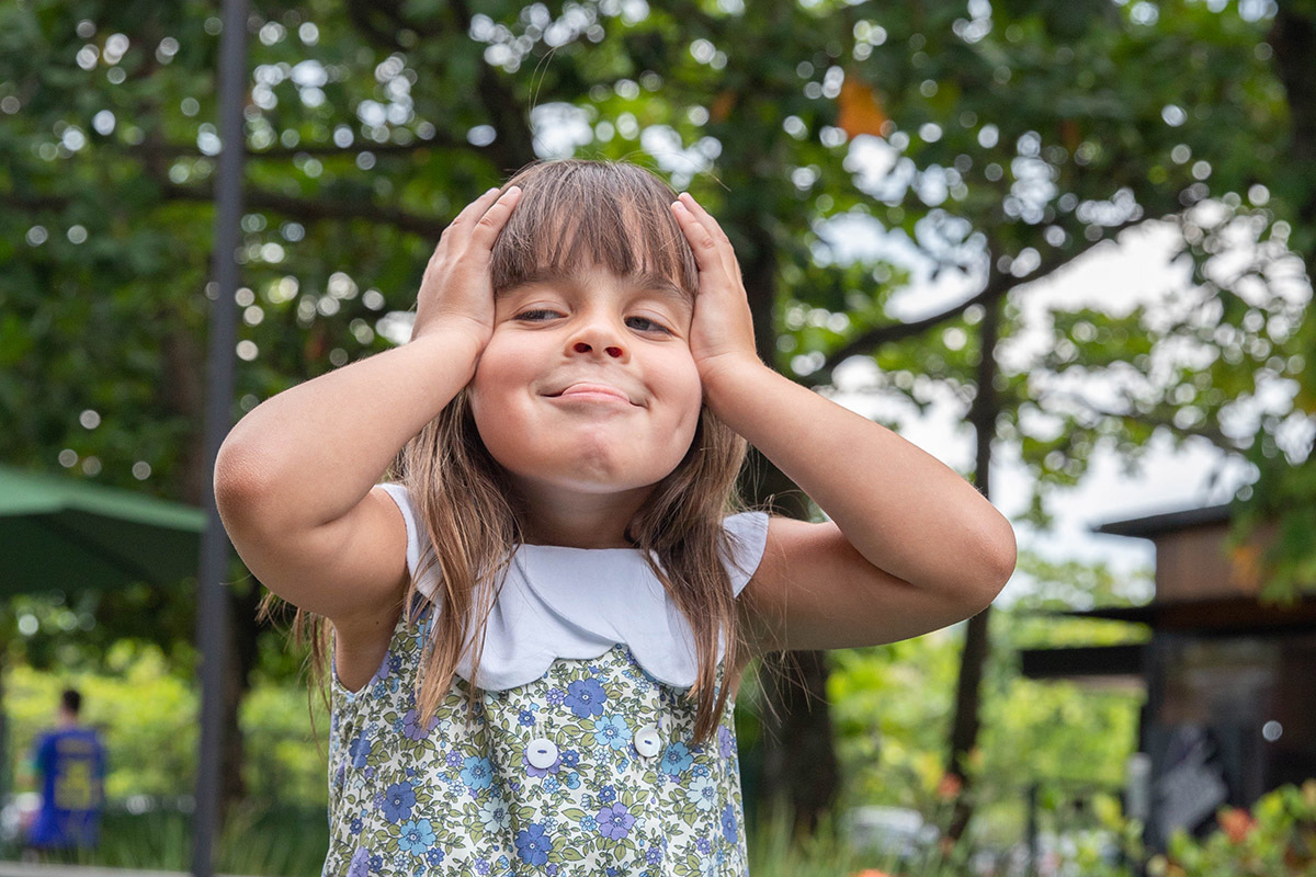 Festa de aniversário de 5 anos no Animasom: Malu fazendo careta, Rio de Janeiro.