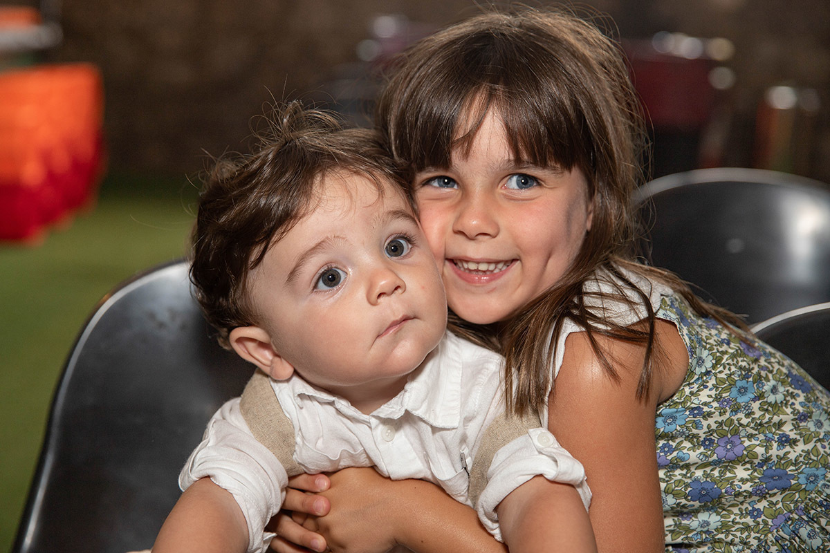 Festa de aniversário de 5 anos no Animasom: Malu com o irmão, Rio de Janeiro.