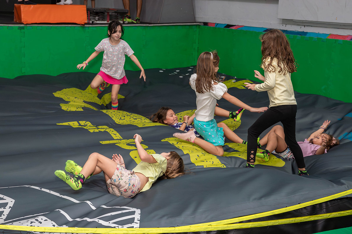 Festa da Manu no Volts Parkour: Manu e amigos brincando, Rio de Janeiro.