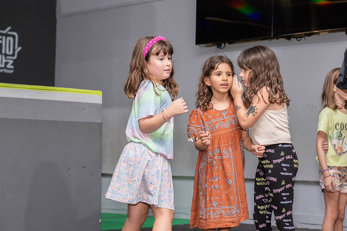 Festa da Manu no Volts Parkour: Manu com as amigas, Rio de Janeiro.