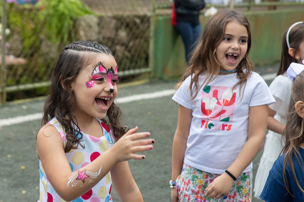 crianças brincando na festa de aniversario - 6 anos - Rio de Janeiro .