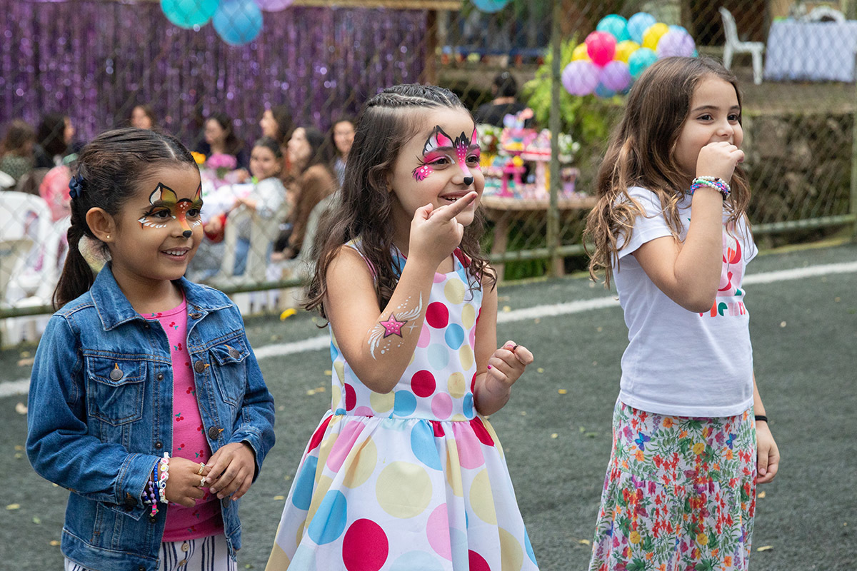 crianças brincando na festa de aniversario - 6 anos - Rio de Janeiro - RJ.