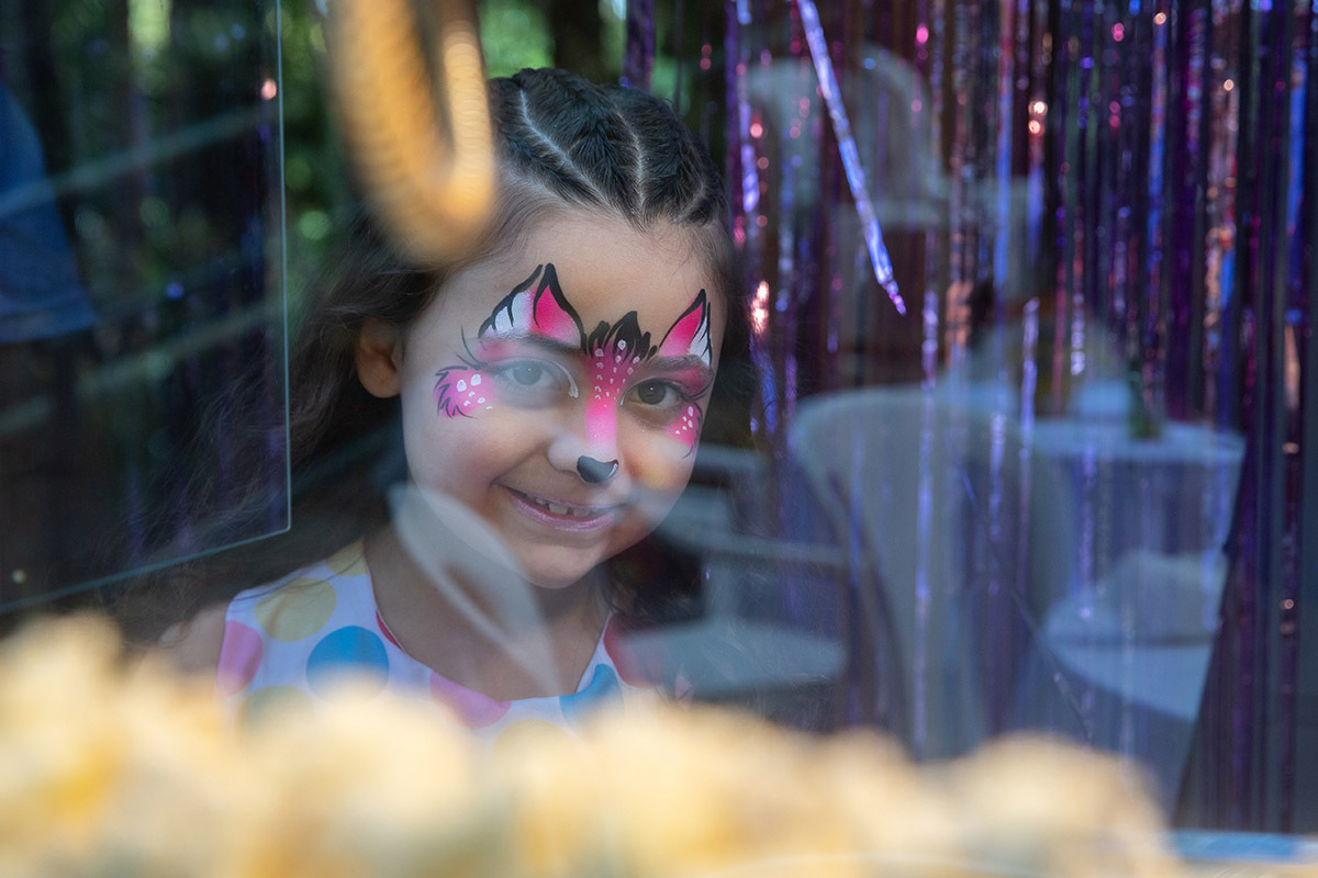 Marina sorrindo na festa de aniversario - 6 anos - Rio de Janeiro - RJ.