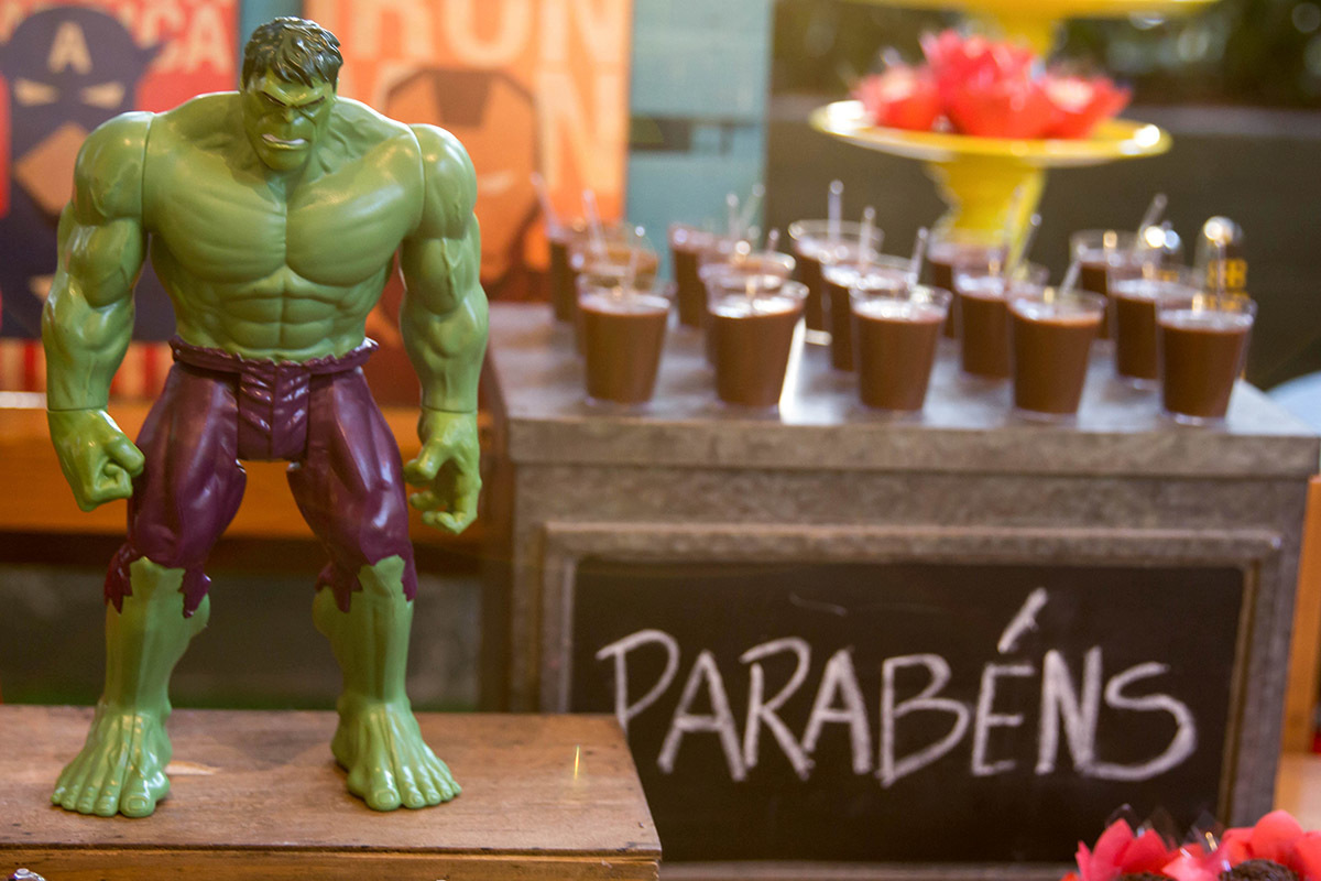 Huik na mesa do bolo na festa de aniversário do Mateus - 3 anos - Rio de Janeiro.