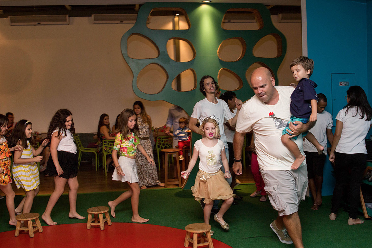 Festa de aniversário do Mateus: Mateus, 3 anos, crianças correndo - Rio de Janeiro.