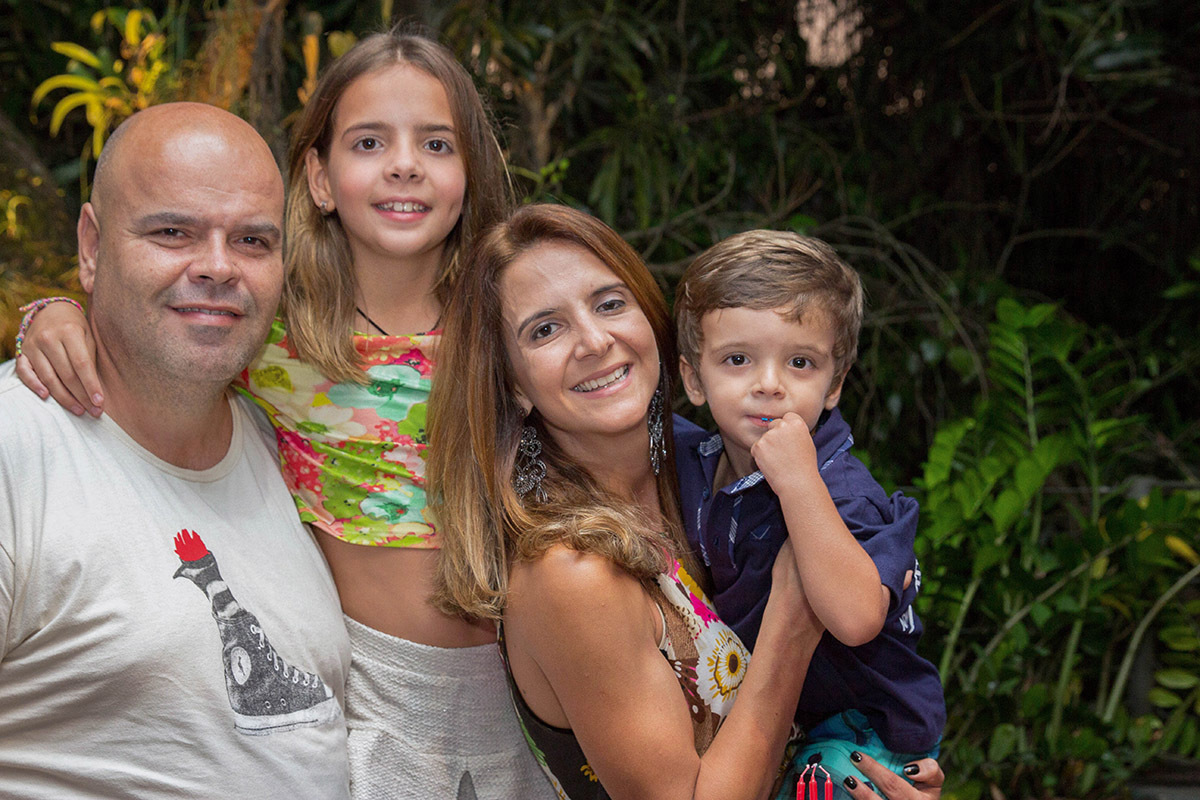 Mãe, pai e irmã do Mateus na festa de aniversário do Mateus - 3 anos - Rio de Janeiro 