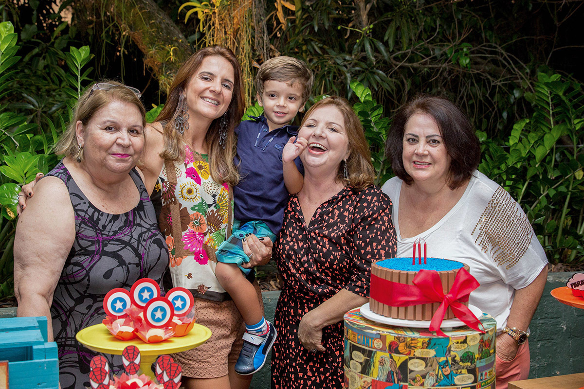 mãe e avós do Mateus na festa de aniversário do Mateus - 3 anos na cidade do Rio de Janeiro.