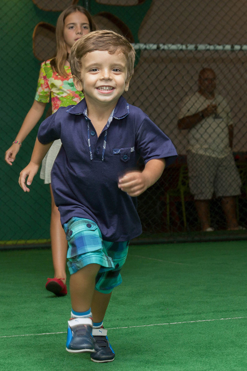 Festa de aniversário do Mateus: Mateus, 3 anos, correndo - Rio de Janeiro - RJ.