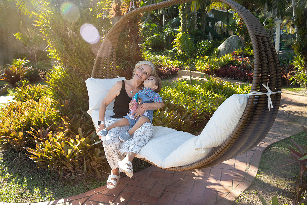 Festa de 2 anos Vitor: Vitor com a avó no Sítio Recanto dos Sonhos, RJ.