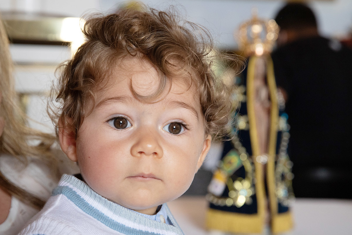 Batizado do Vitor: Vitor dentro da capela do Corcovado, no Rio de Janeiro.