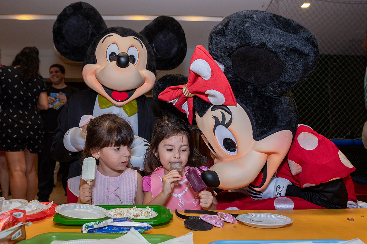 Interação divertida com personagens da Arte de Contar na Espoleta