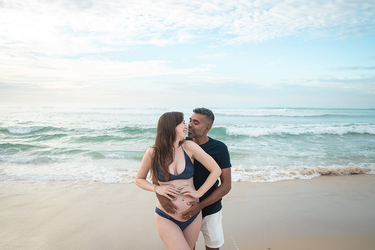 A natural and intimate moment between the couple, with the ocean as the perfect backdrop in Rio de Janeiro, Brazil.