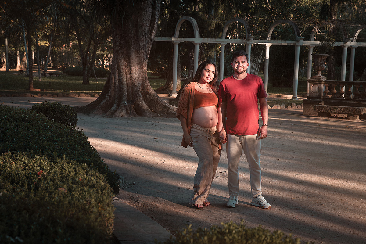 Ensaio fotográfico com luz dourada no Jardim Botânico do Rio de Janeiro.