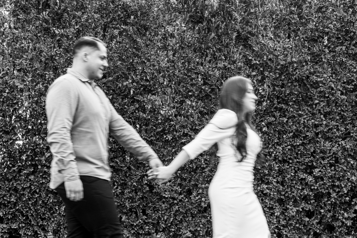 casal caminhando adega michelleto louveira fotografo itatiba