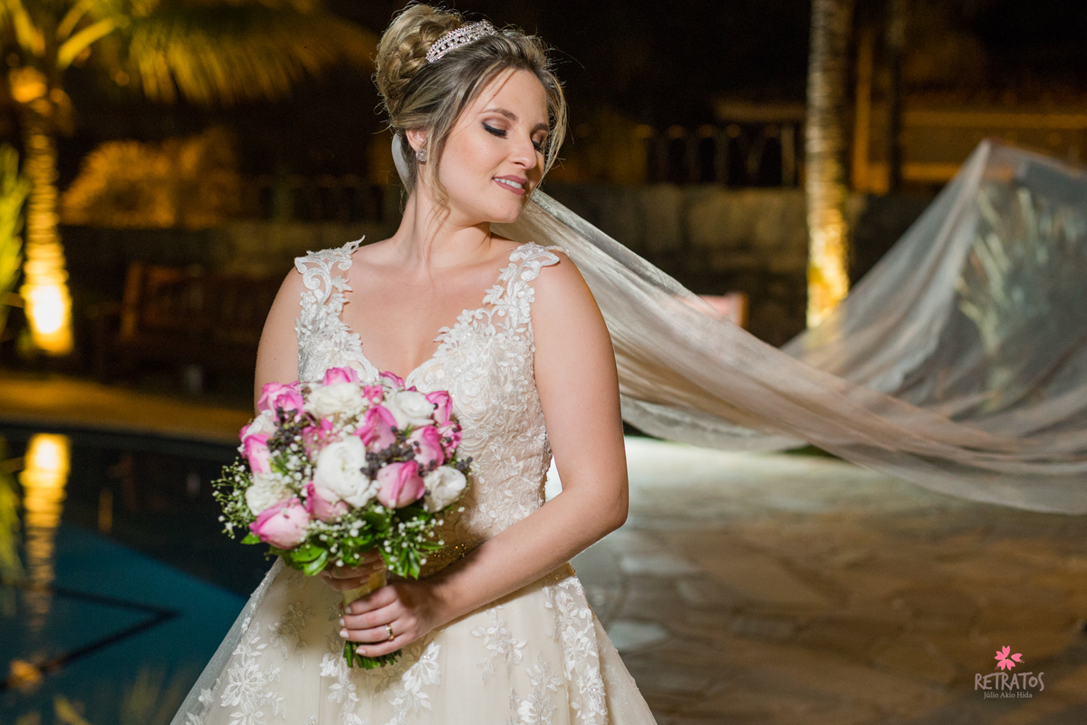 noiva com véu voando noiva e noivo sparkes fotos apos cerimonia  retratos foto e video itatiba sp fotografo de casamento