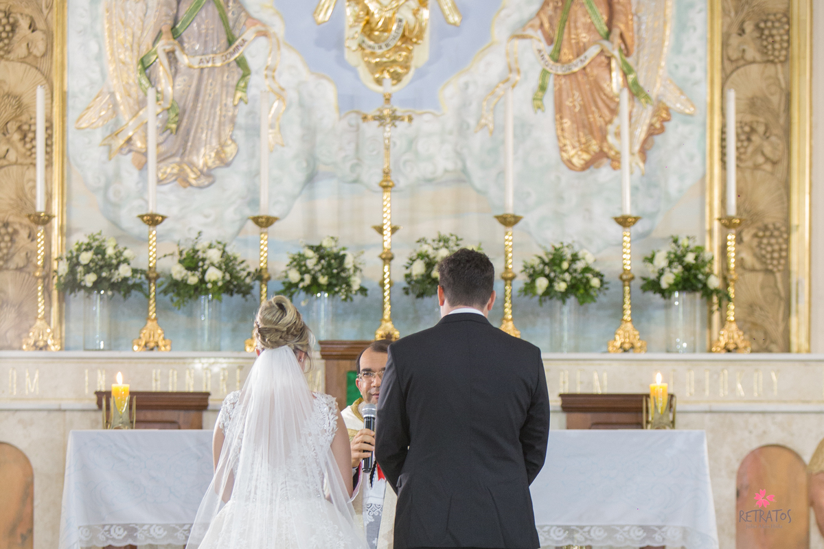 NOIVA E NOIVO NO ALTAR  retratos foto e video itatiba sp fotografo de casamento