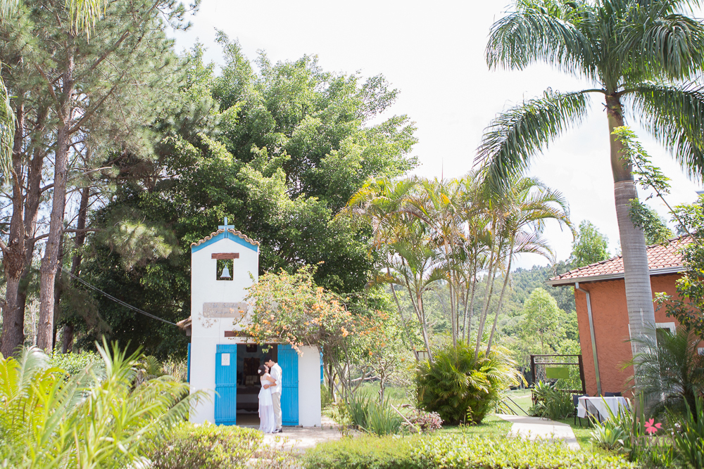 igrejinha na fazenda arranjo mesa bolo casamento madrinhas de nude e padrinhos roupa informal para casamento na fazenda de dia  casamento na fazenda de dia interior sp itatiba retratos