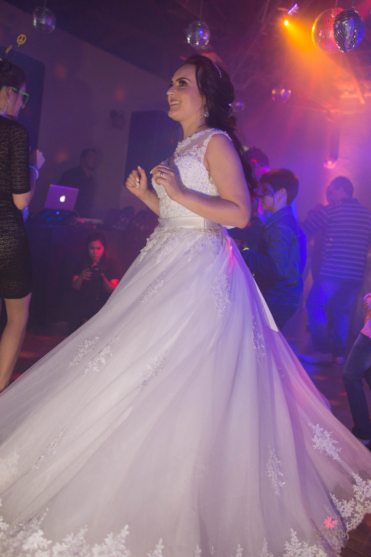 casal dançando portal do vale igreja santo Antonio itatiba casamento portal do vale festa itatiba cidade chácara fotos fotografo  retratos foto video julio akio hida