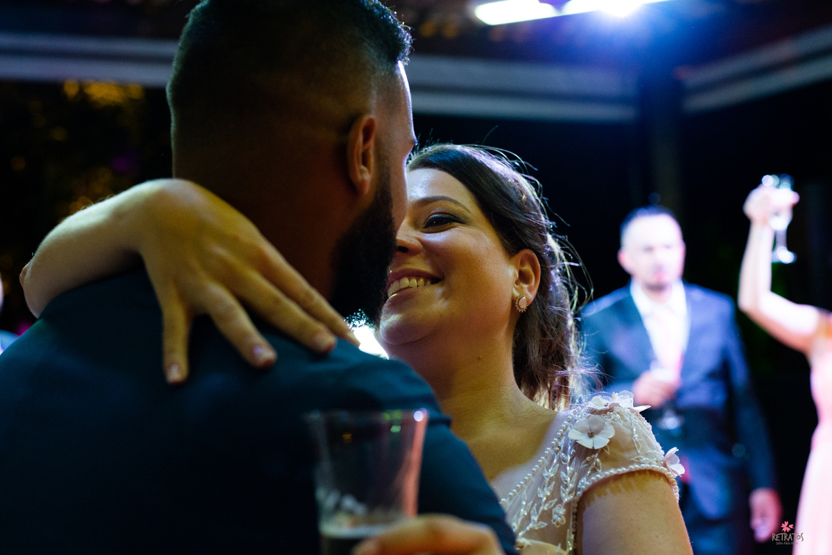noiva e noivo dancando  chacara vila velha itatiba retratos itatiba foto e video de casamento fotografo