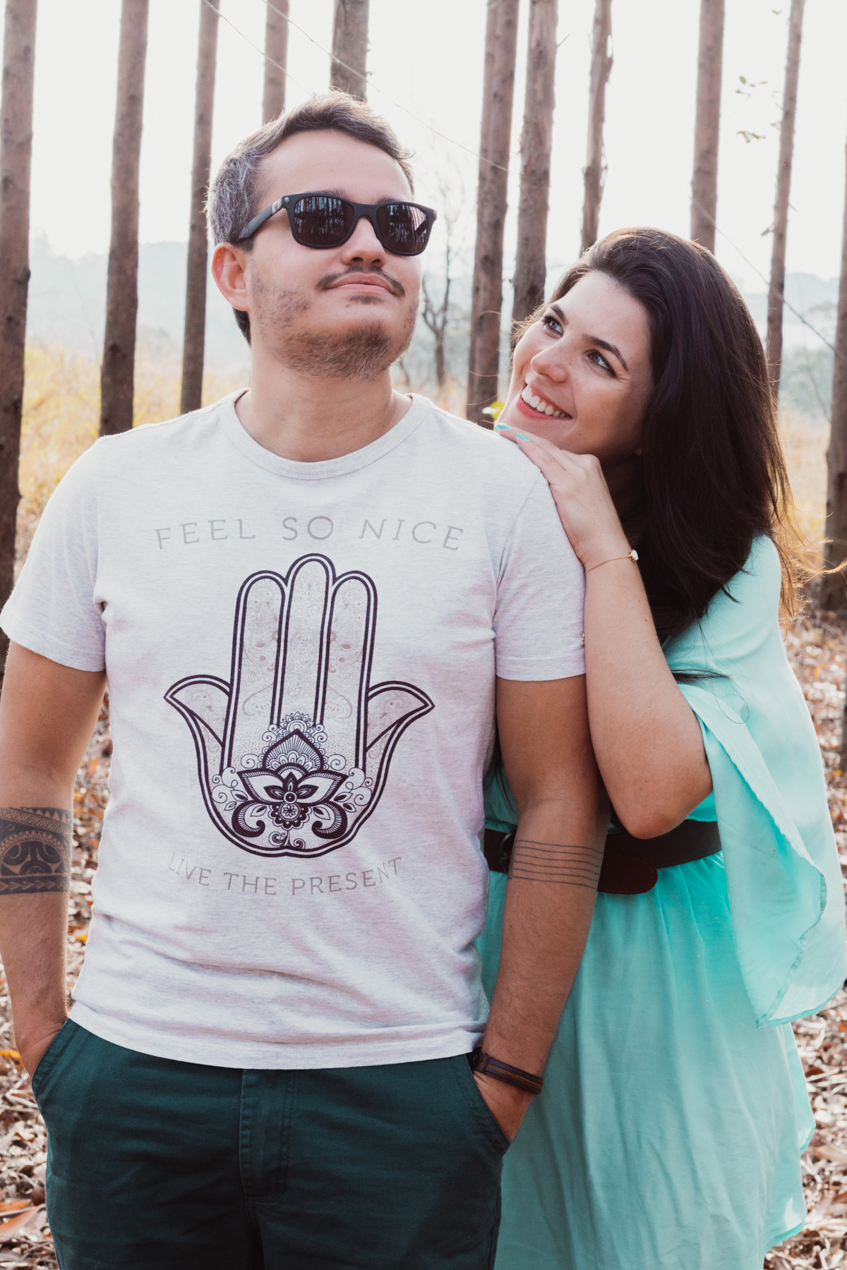 ensaio fotografico pre wedding casal noiva sorindo p/ noivo