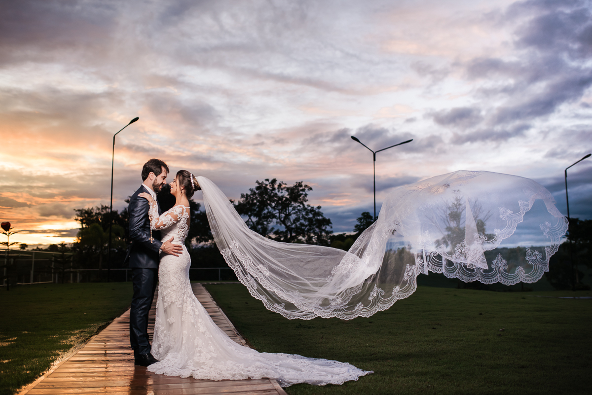 casamentos, casamentos em patos de minas, casamentos no sítio tõe do jó , casamento na igreja dos capuchinhos , hermanas noivas e festas, vestidos de noiva, noiva dos sonhos.