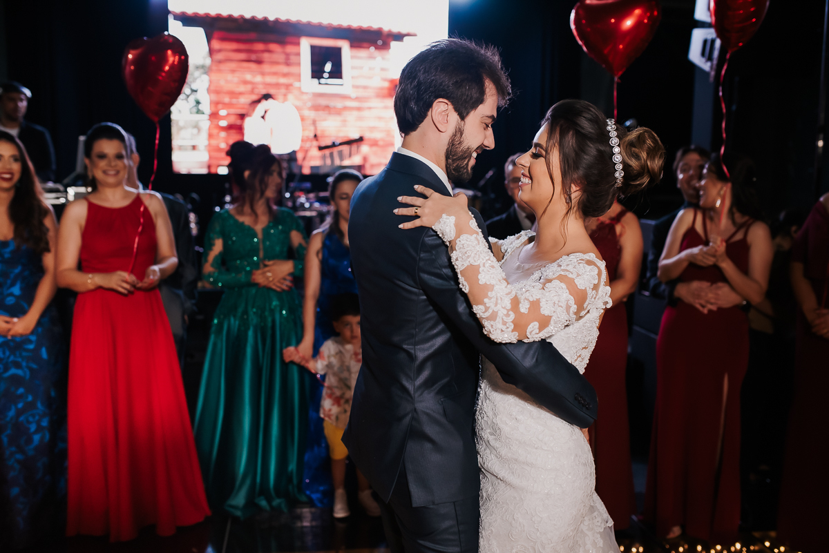 casamentos, casamentos em patos de minas, casamentos no sítio tõe do jó , casamento na igreja dos capuchinhos , hermanas noivas e festas, vestidos de noiva, noiva dos sonhos.